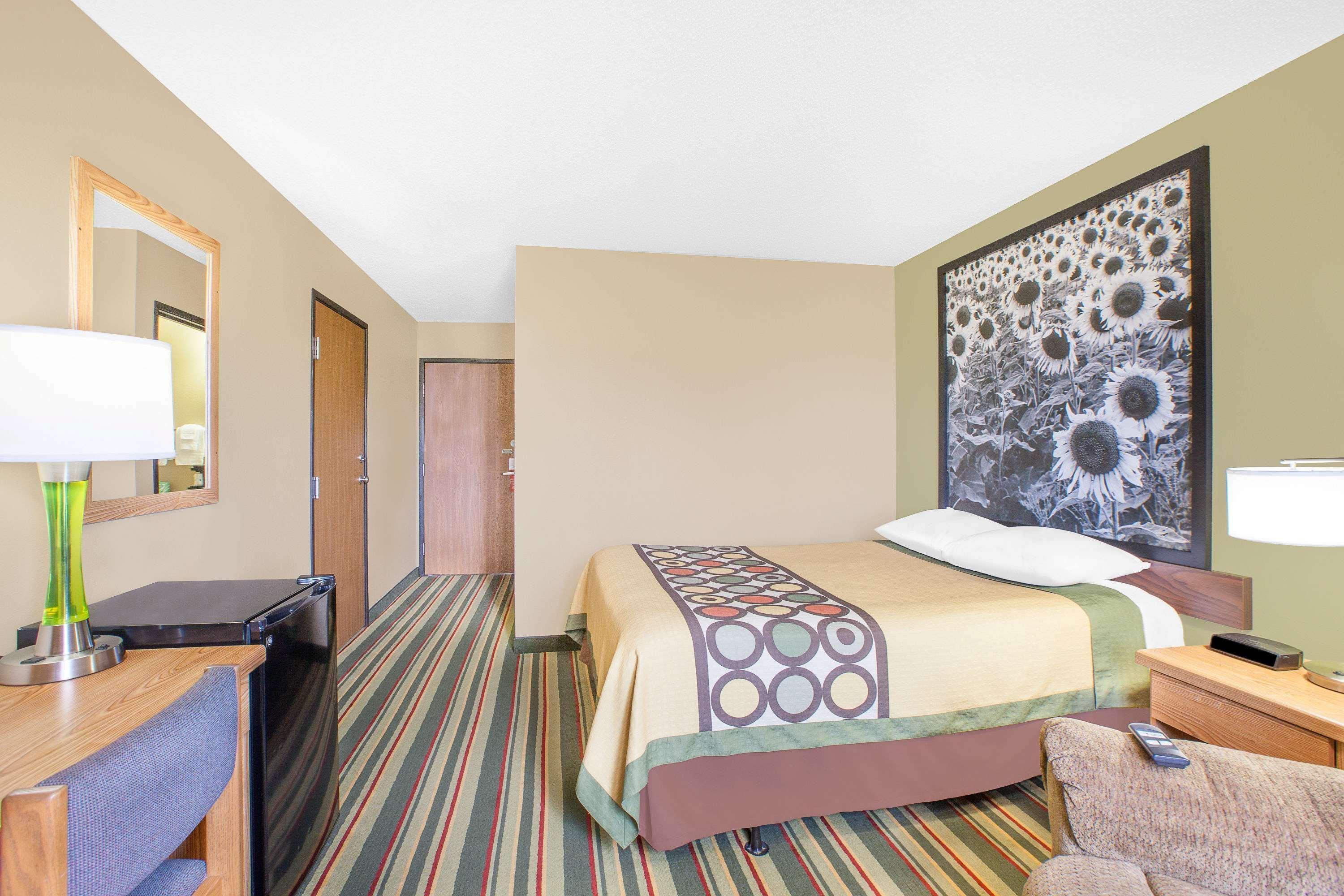 ซูเปอร์ 8 บาย วินด์แฮม เมาท์ เพลแซนท์ Motel Mount Pleasant ภายนอก รูปภาพ